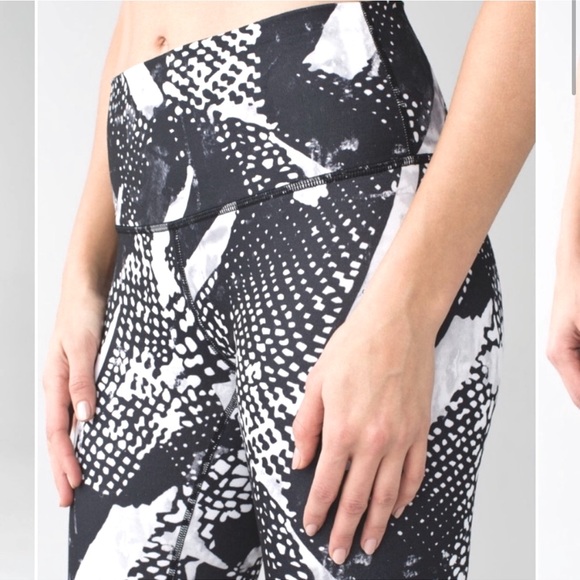 LULULEMON/High Times Static Mist White/Black Leggings/4 - Picture 8 of 12